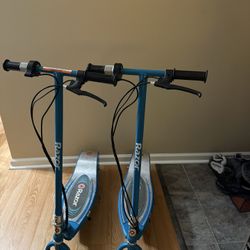 Srt Of 2 E200 Razor Scooters With 1 Charger 