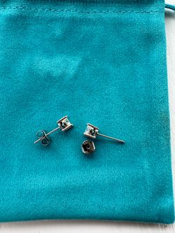 VVS1 Moissanite Stud Earrings 0.5 CT