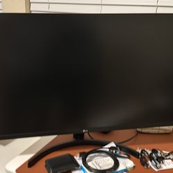 LG 32” QHD Minitor For Sale