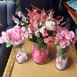 LOT'S PARTY DECORS. ARTIFICIAL PINK ROSES & 2 VASE PINK PEARLS, 1 LARGE SIZE VASE WITH SOME NEW FLOWER FOR ALL $20