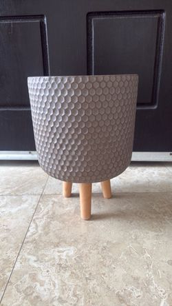 Grey Honeycomb Planter with Wood Legs