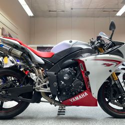 2009 Yamaha R1 CROSSPLANE