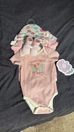 5 piece set with socks and hat