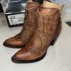 Cuadra brand women’s boots size  9