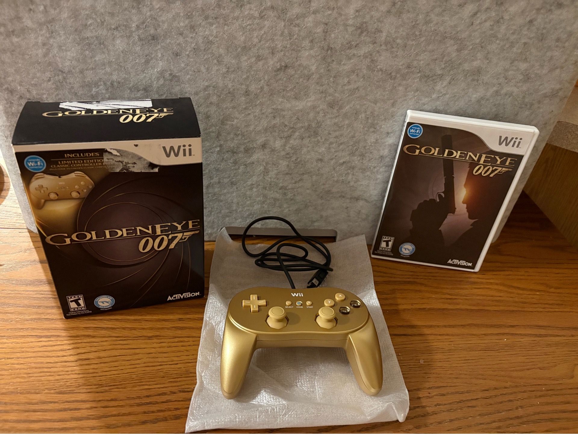 Goldeneye 007 CIB + Classic Controller PRO LIMITED Edition GOLD - NINTENDO Wii