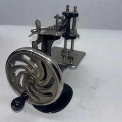 Antique 1914 SINGER No. 20 Child's Sewing Machine Silver Wheel