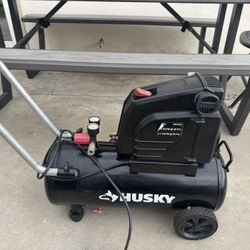 8 Gallon Air Compressor 