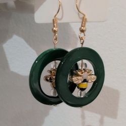 Elegant Green Shell With Bumble Bee 18K Gold Plated Drop Earrings Handmade NWT 