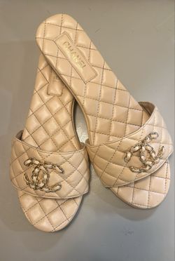 Pre Owned Chanel Sandals 