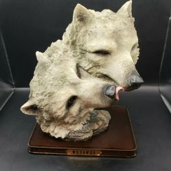 Woodway 1999 Resin Double Wolf Head Statue