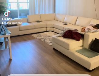 Big off white sofa ✨