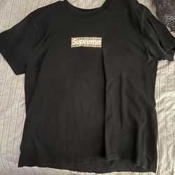 Supreme Burberry Size Medium