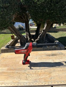 Milwaukee M18 Cordless Caulk Gun Tool Only
