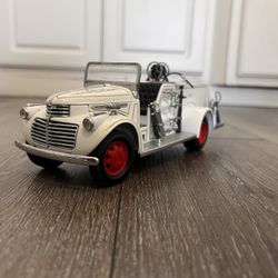 Diecast 1/24 Scale Road Signature 1941 GMC Fire Truck 