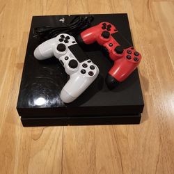 🎮 PlayStation 4 Bundle – 2 Controllers Included