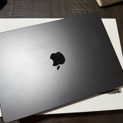MacBook Pro M4 14.2” - M4 pro Chip - 24gb Ram / 1tb SSD - Like New - Boat And Warranty