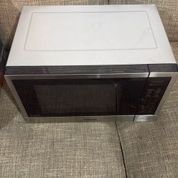 Panasonic Inverter 1.2 Cu Ft 1200w Microwave-Like New
