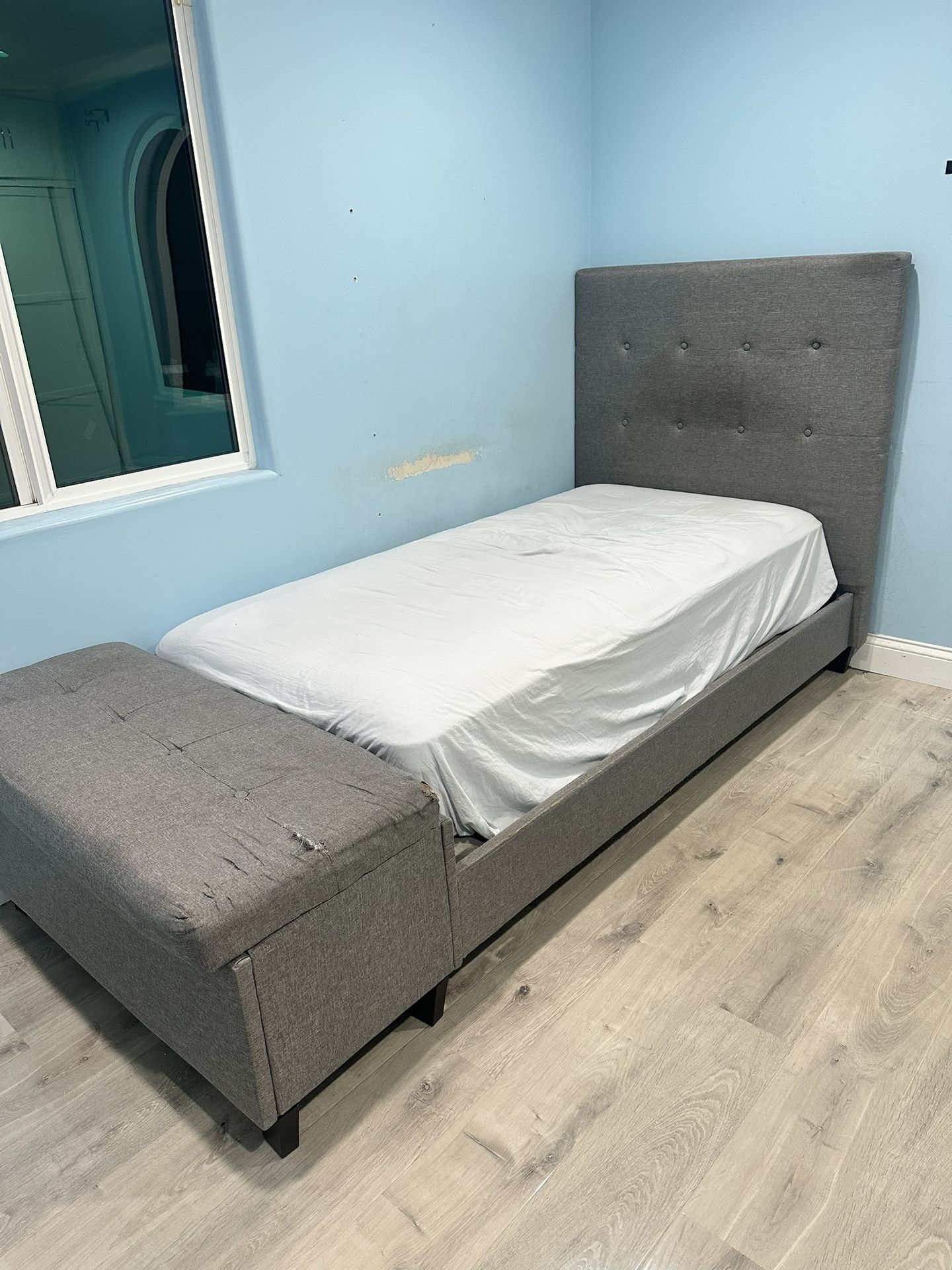 Prendonea Twin Panel Bed