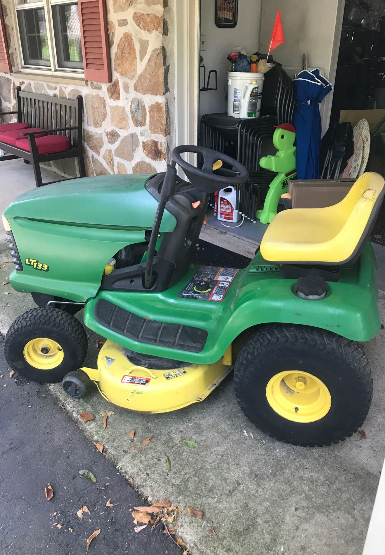 Lt133 John Deere lawn tractor on good shape for its age! Runs great just serviced! Ready to mow! Has factory mulching kit !