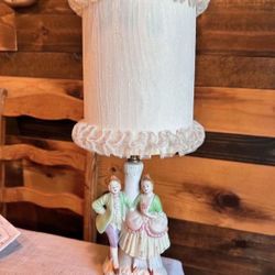 Beautiful Vintage Lamp 💡 Yes It Works 