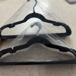 20 Velvet Non-Slip Slim Hangers – Black – New 