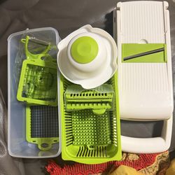 All in Vegetable Chopper, Vegetable Slicer & Cheese Grater, Onion C Food C Veggie Chopper, Kitchen Gadgets with Peeler, Spiralizer, Slicer & Julienne 