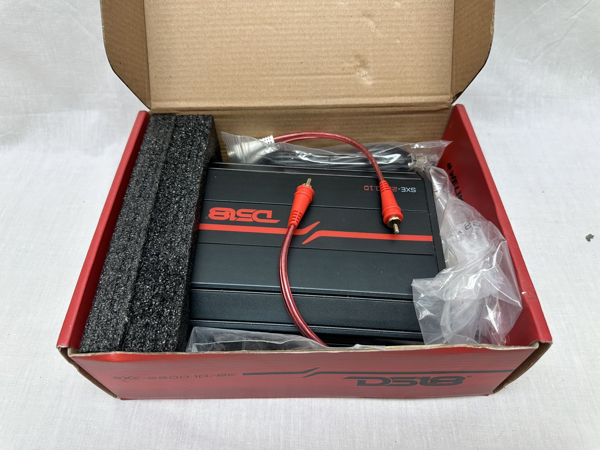 DS18 SXE-2500.1D Mono Subwoofer 1-Ohm Amplifier Class-D 2500W Amp