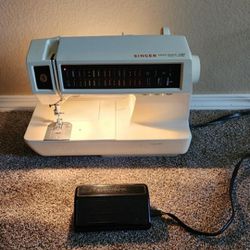 Singer Scholastic Model 2010 Sewing Machine with leather bag