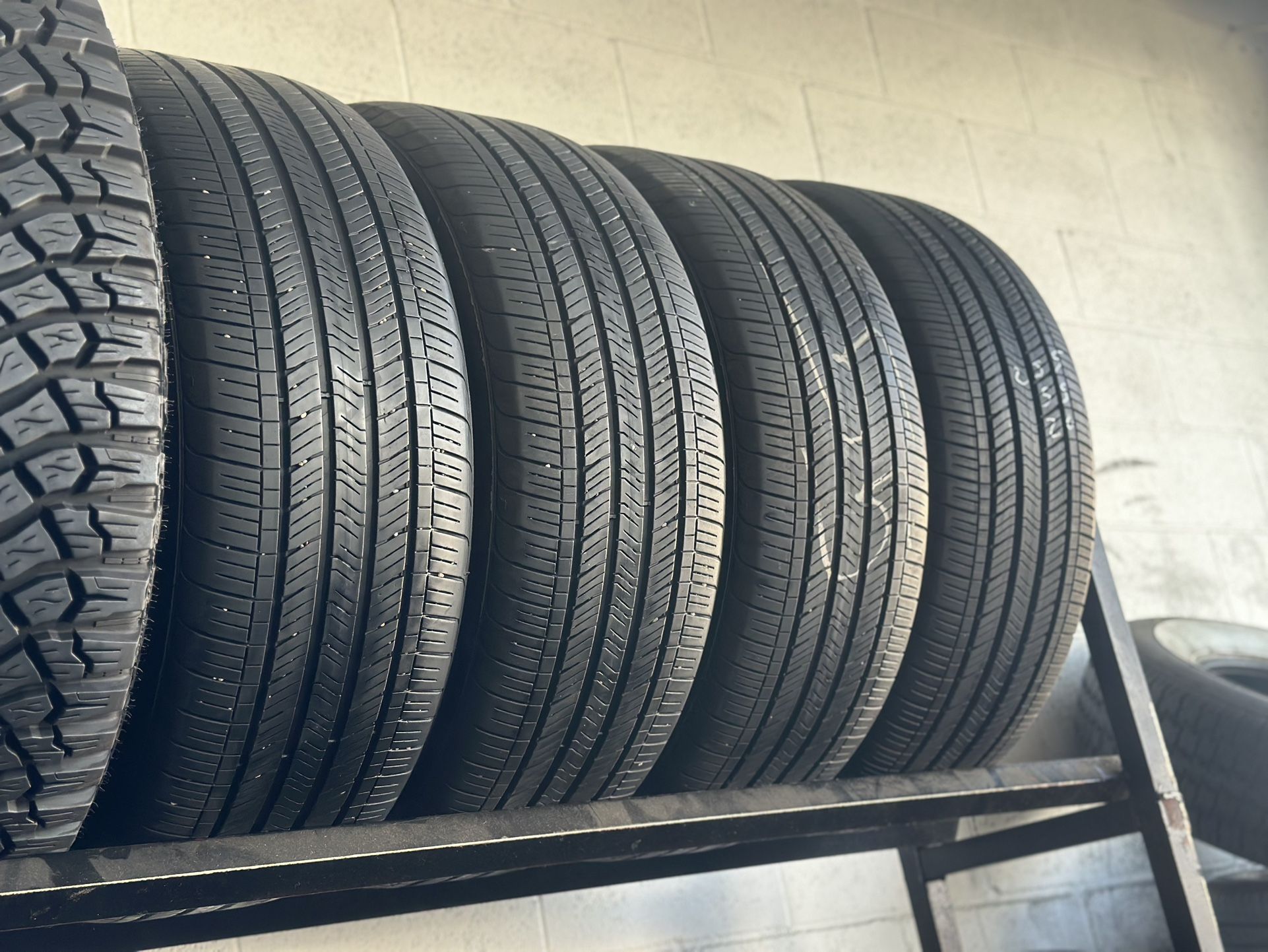 SET OF TIRE 255 55 20 GOODYEAR 85% LIFE