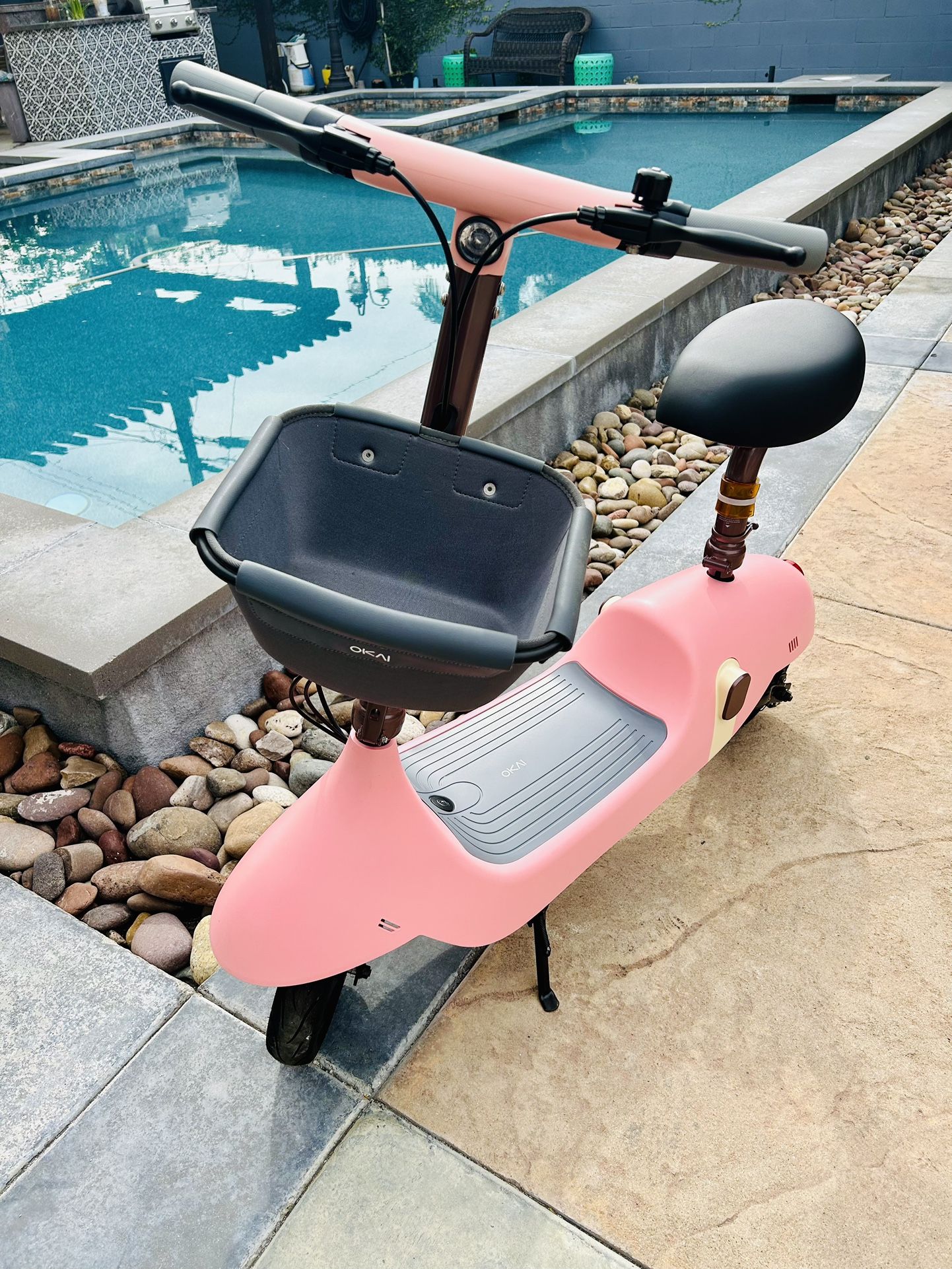 Okai Beetle 36v 350w Lithium Electric Scooter Pink