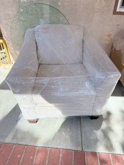 Sofá/ Loveseat /Nice / Beautiful / Great Conditions / No Scratches/No Damage.