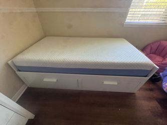 White Trundle Day Bed w/ Storage Drawers. Mattress optional.
