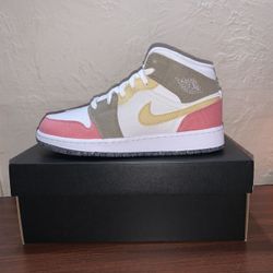 GS Jordan 1 Mid Pastel Sz 6y 