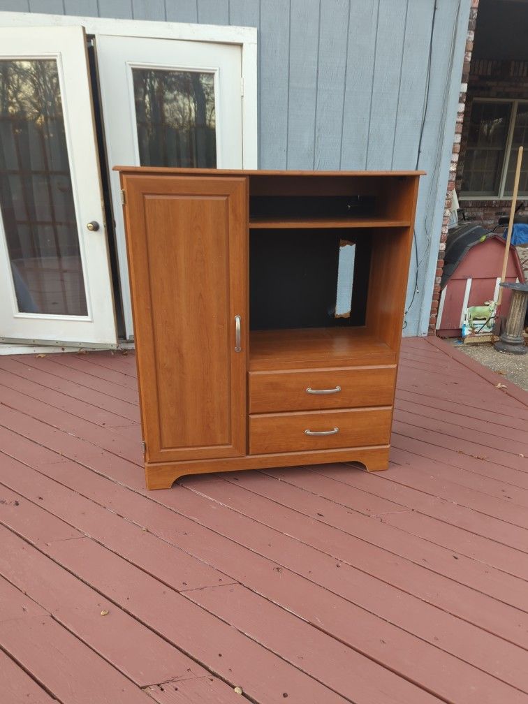 Dresser/Entertainment Center (Best Offer)