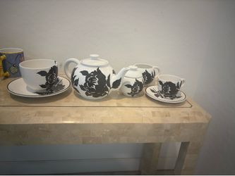 19-Piece Black & White Floral Tea Set – Service for 4 – Excellent Condition
