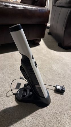 Wireless shark vacuum