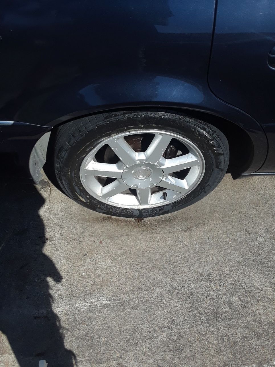 17 inch Cadillac rims A1 o curb rash ( & all caps) and all 4 tires 60