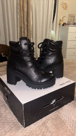 Fashionable Combat boots (size 6 woman)