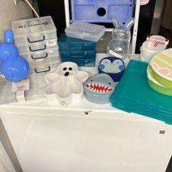 Snackle Boxes And Holiday Containers 