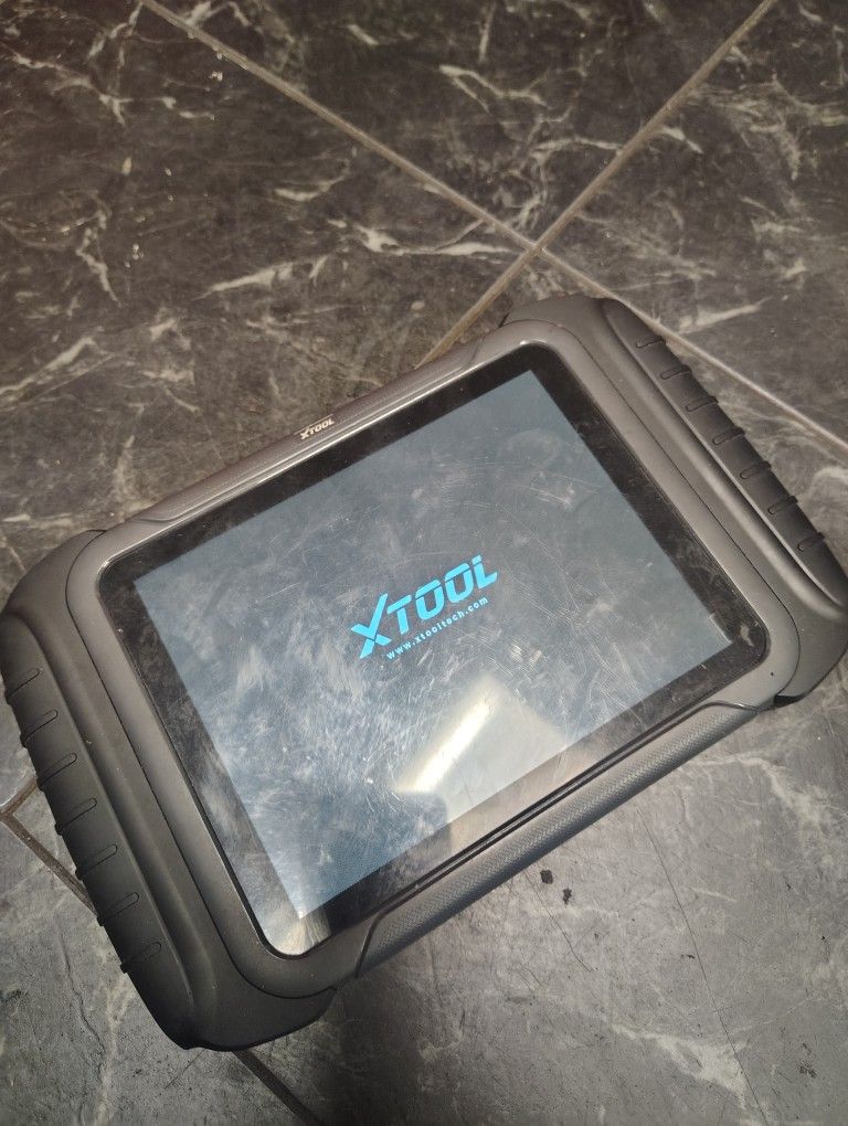 Xtool didirectional OBD2 scanner