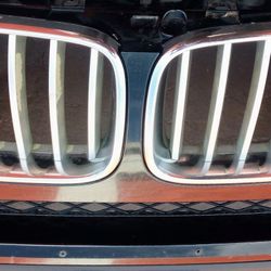 2011-2014 Bmw X3 Front Bumper With Grills And Fog Lights And Accessories And Parking Assistance Sensors Oem.