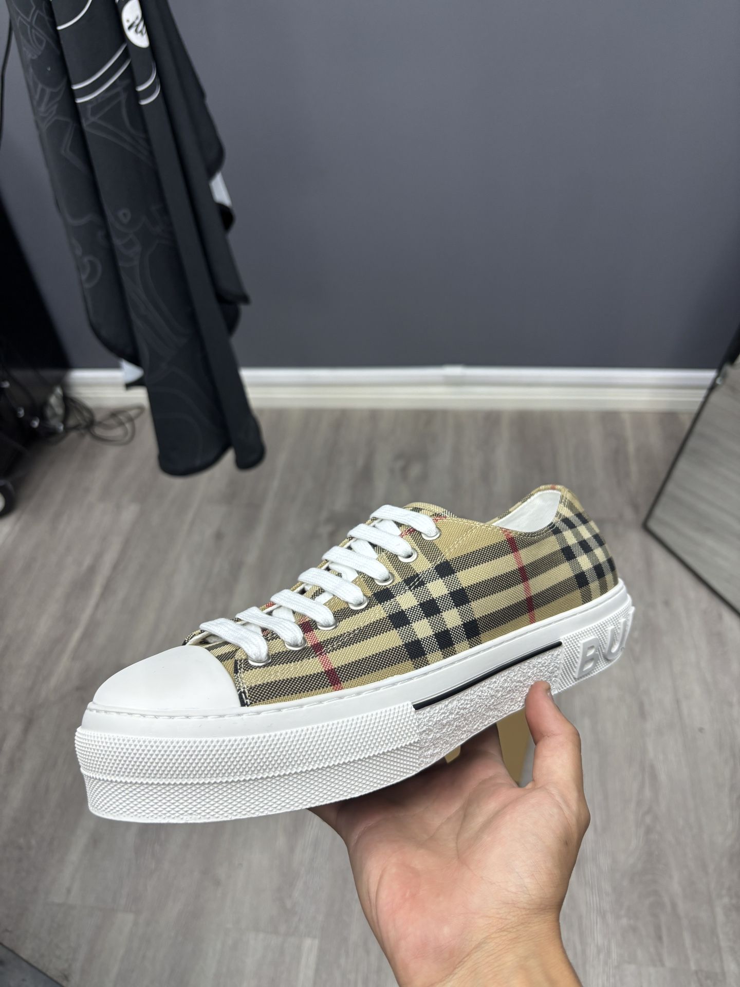Burberry Low Top shoes