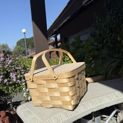 Picnic Basket with Plastic dishes and Utensils 