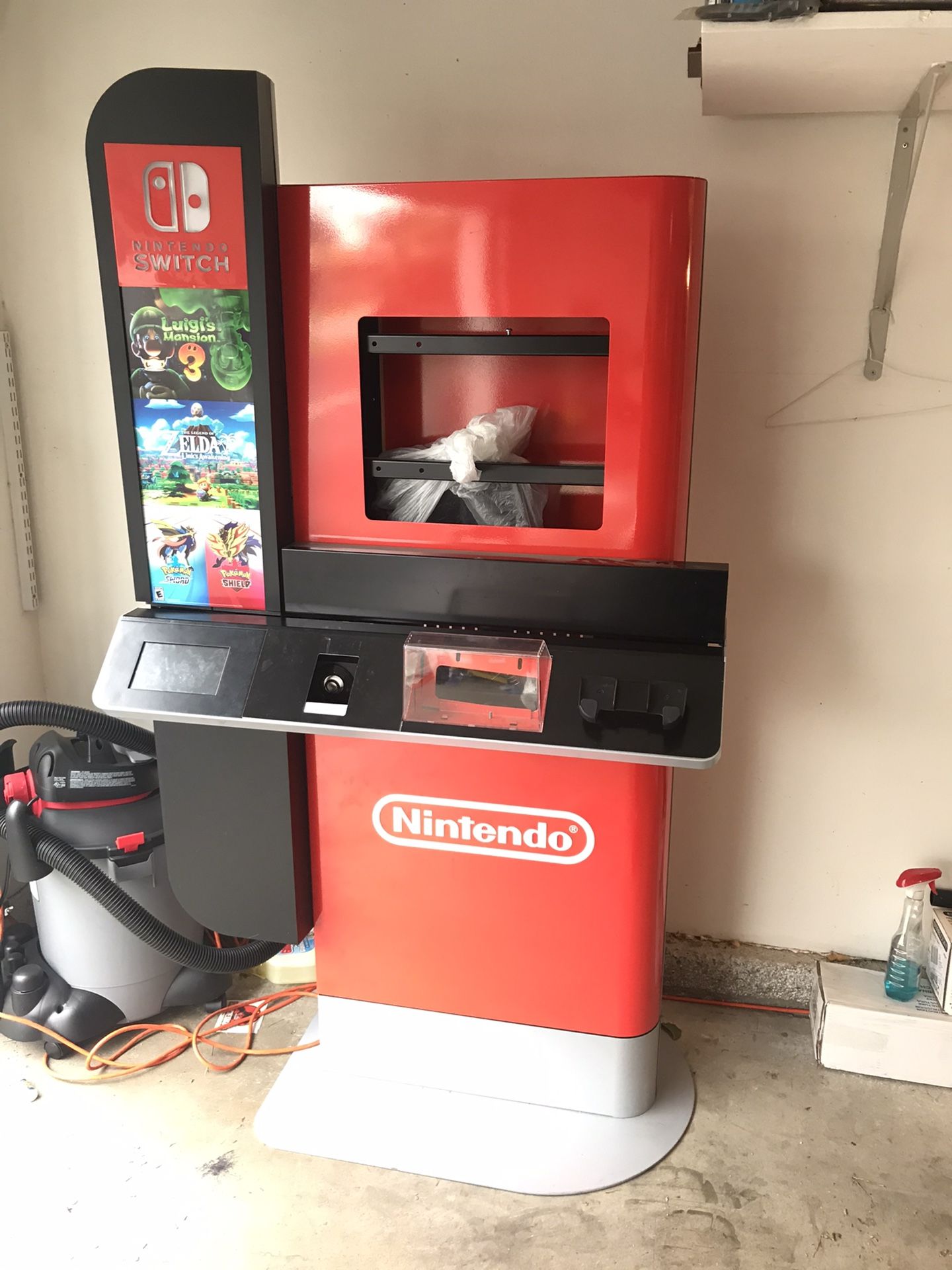 Rindende Footpad heroisk Selling Nintendo Switch GameStop Kiosk for Sale in San Fernando, CA -  OfferUp