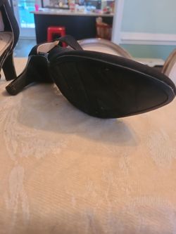 Black Pumps