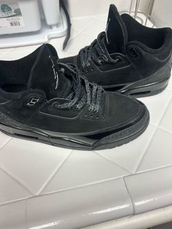 Black cat Jordan 3’s