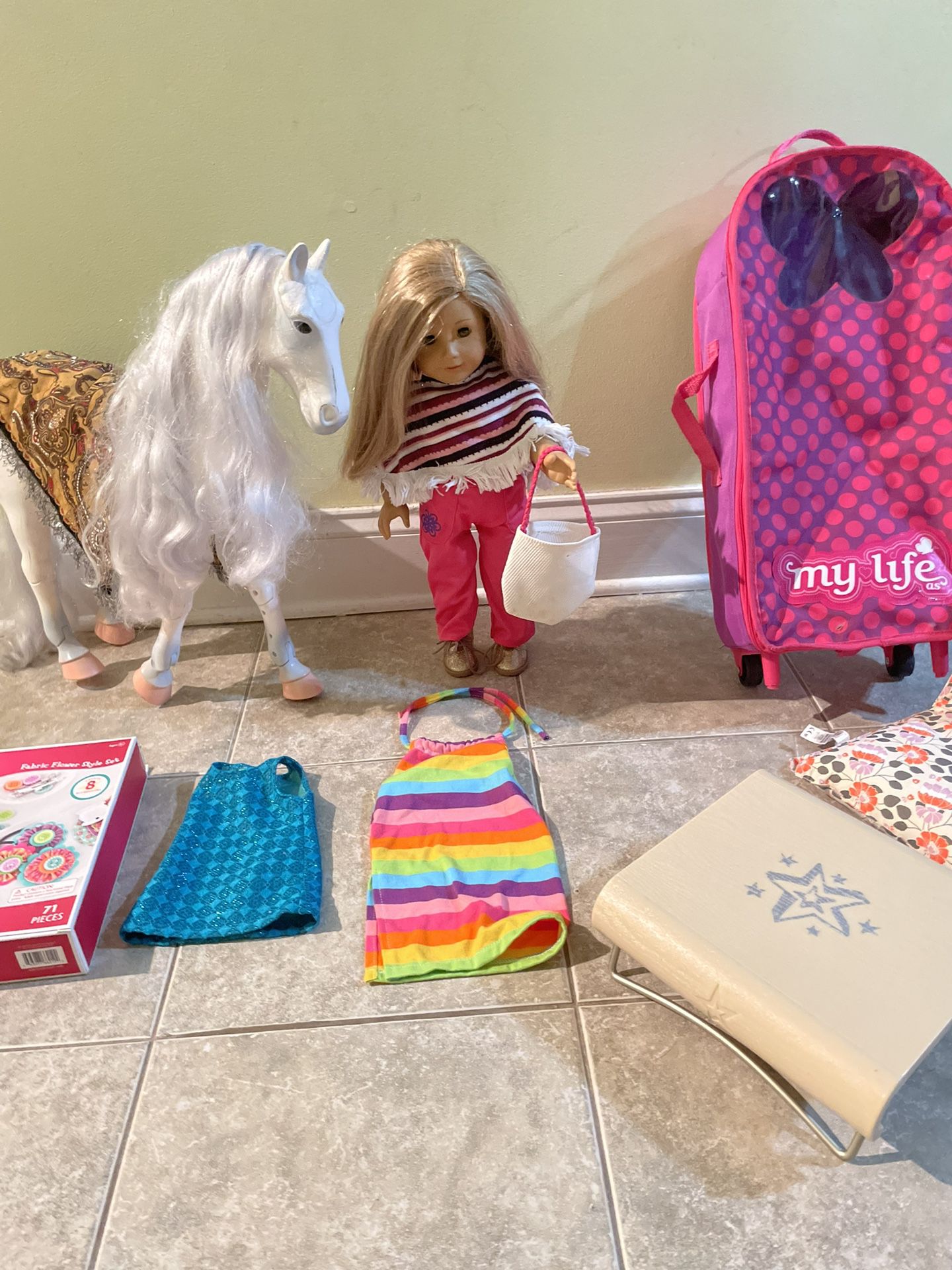 AUTHENTIC American Girl Doll PLUS horse + pink carry out , extra clothes and more!