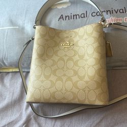 Town Bucket Bag