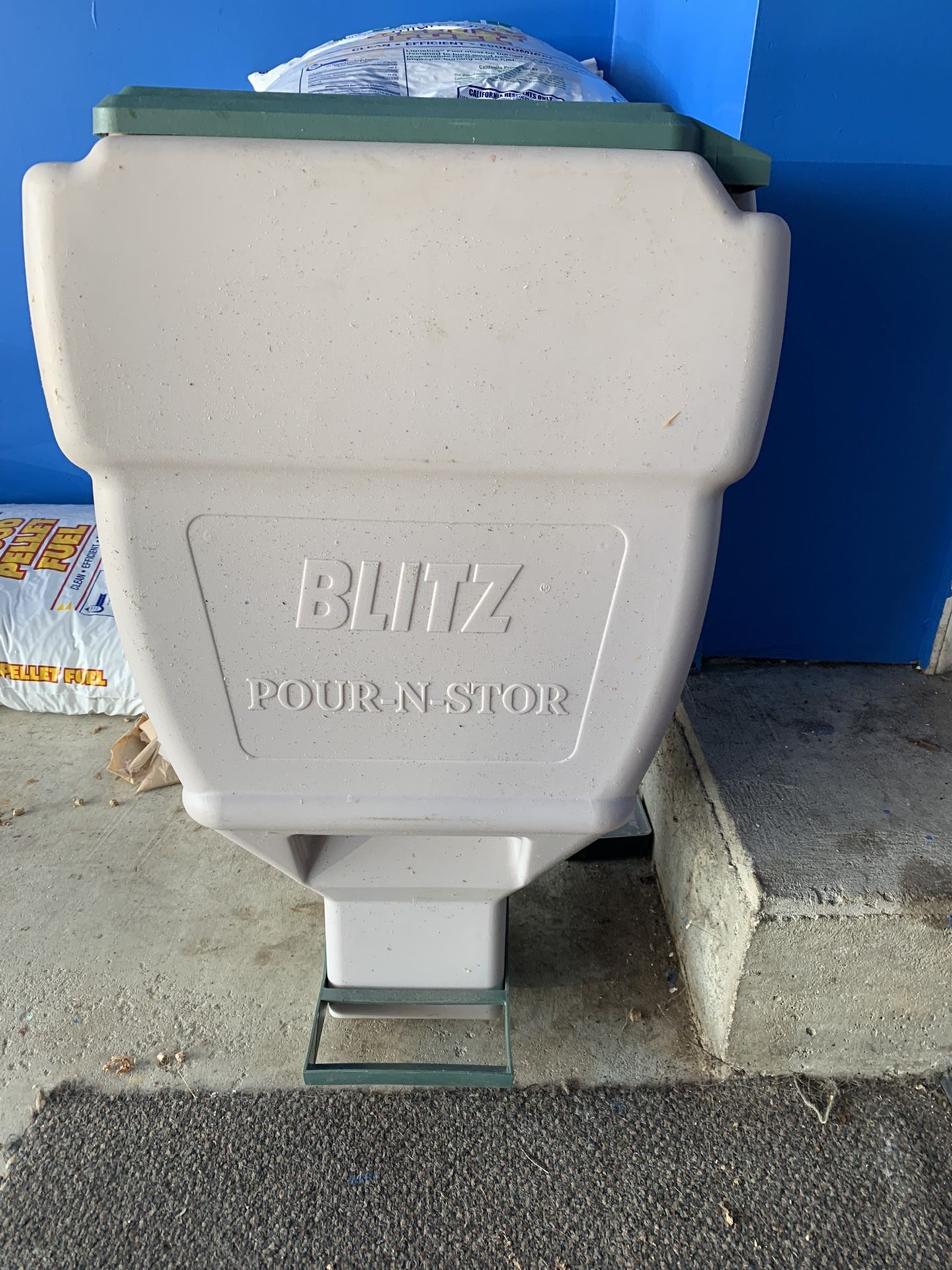 Dog Food Bin