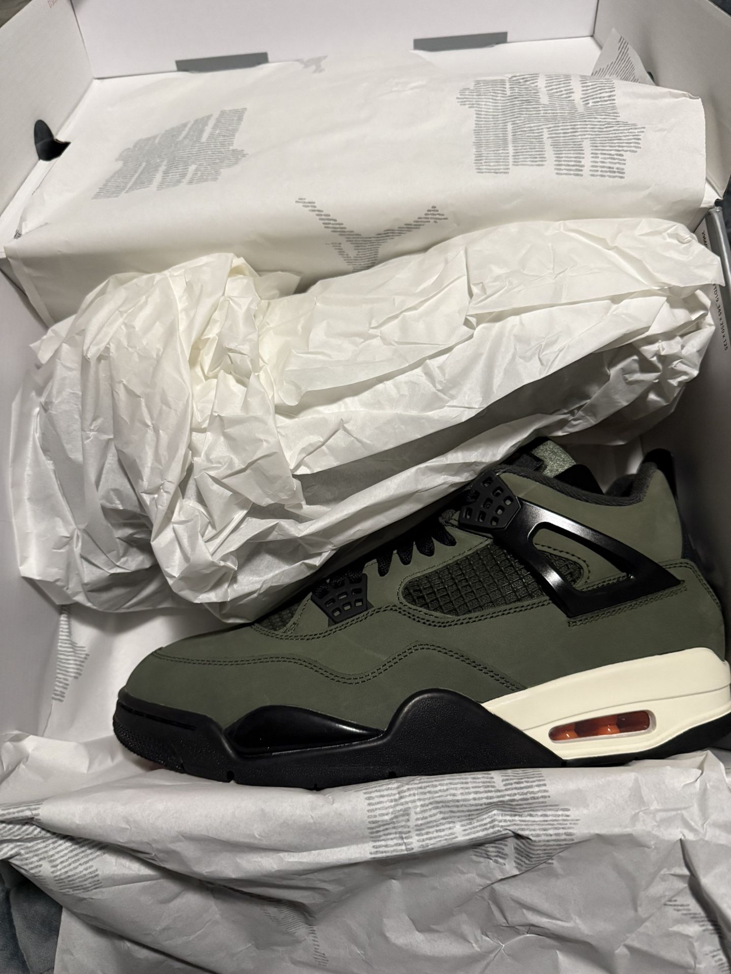 Jordan 4 Undefeated 